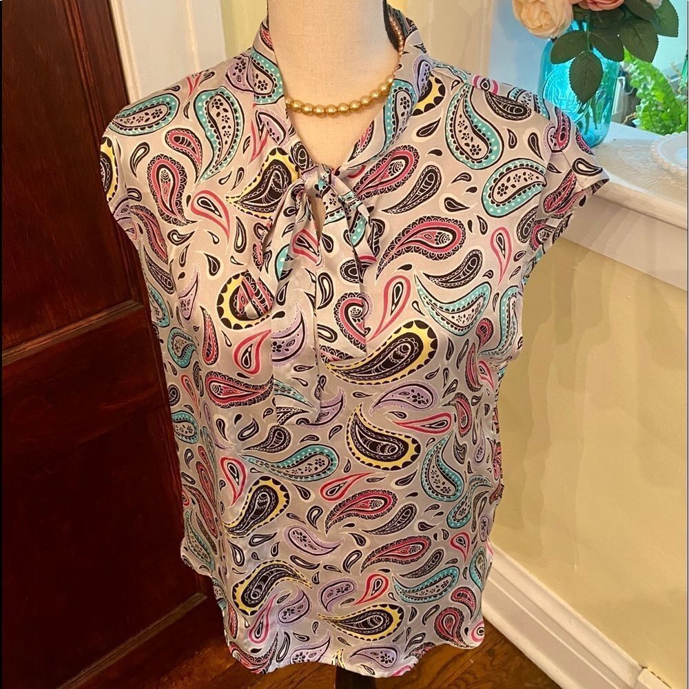 NINE WEST Sz M Silky Classic Paisley Print Top